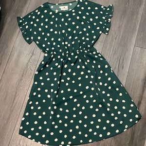 Betsey’s Boutique Shop green dress with beige polka dots. Size S. Brand new
